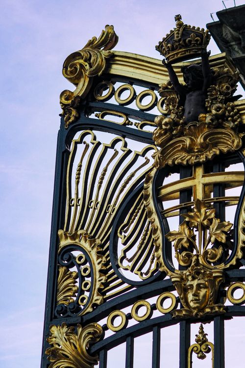 Free Detailed view of the intricate gold and iron designs on the Buckingham Palace gate in London. Stock Photo