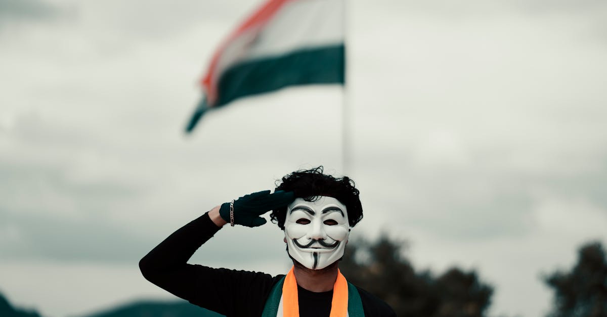 楊貴媚滿臉黑點大回春 蔡振南看傻眼 演活政治鬥爭引熱議