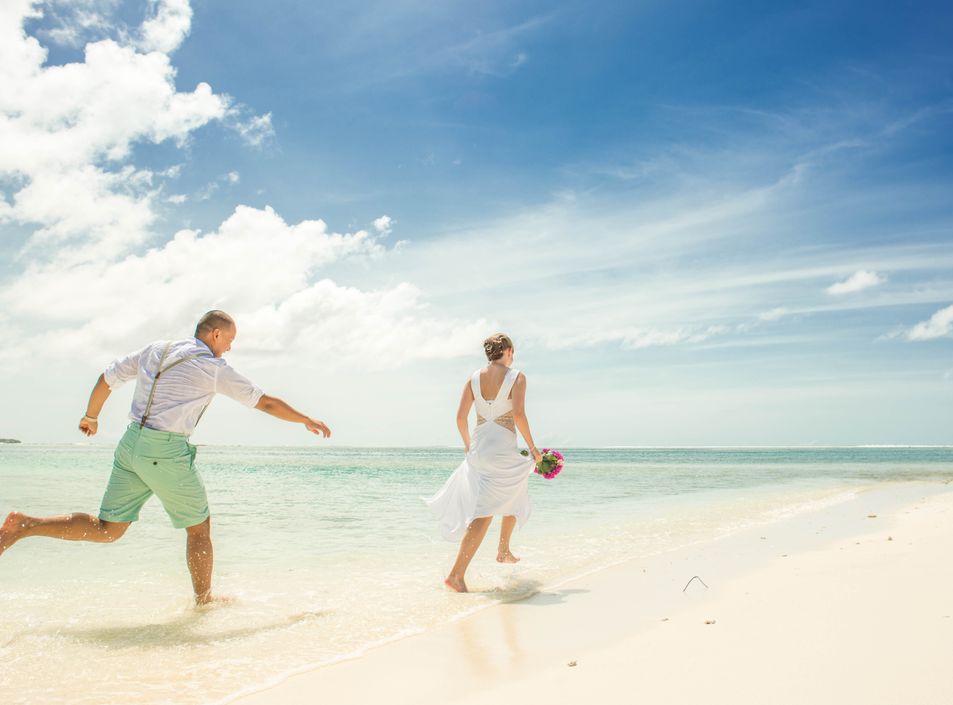 Online dating: starting a conversation on a niche platform