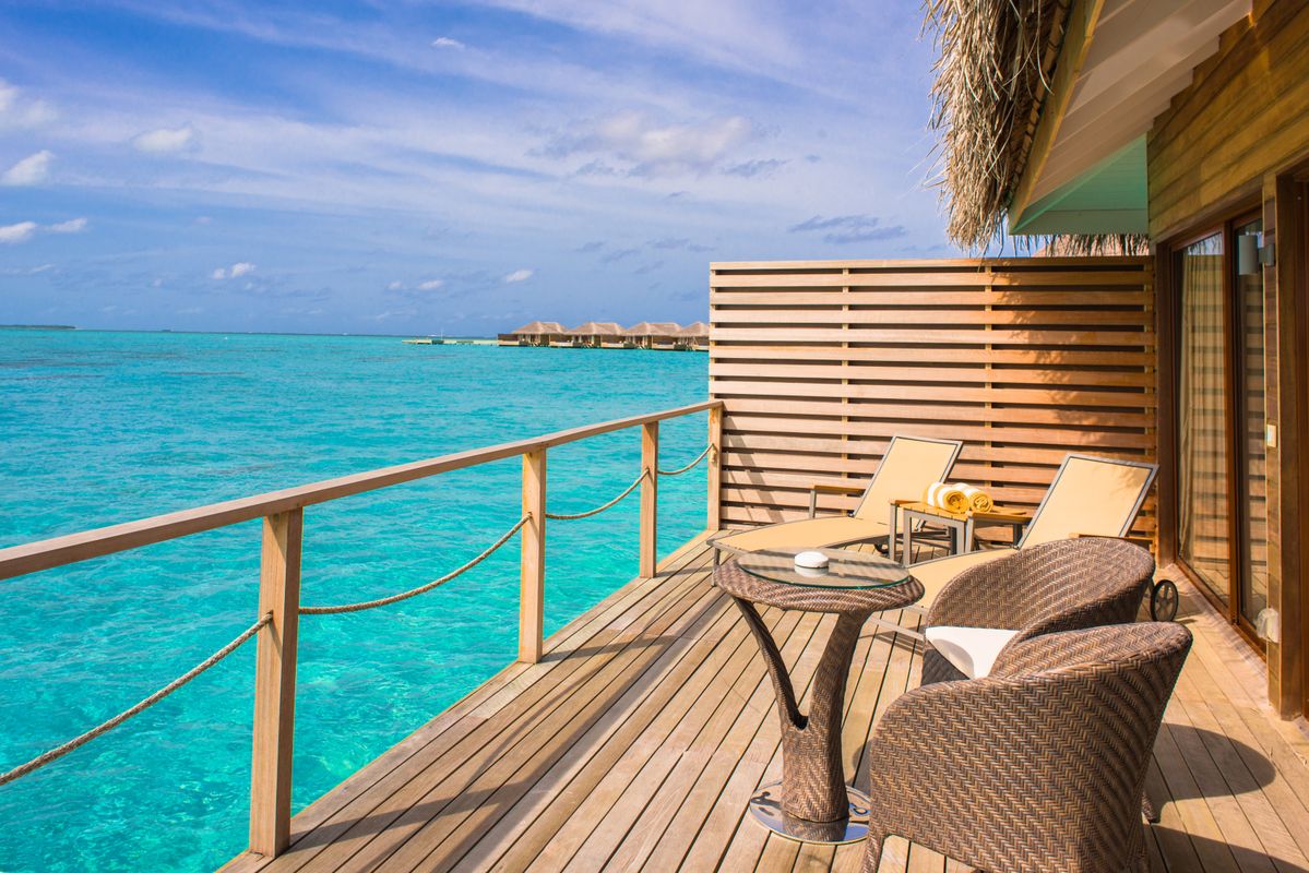 Lagon turquoise et motu de Bora Bora vus depuis les hauteurs