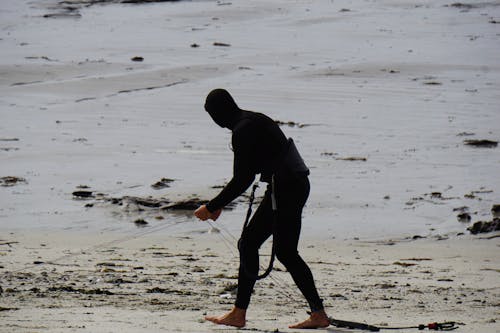 Sportif sur la plage .