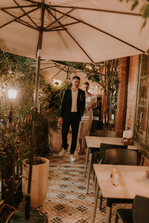 Free A stylish couple enjoys a night out at a cozy outdoor restaurant setting. Stock Photo