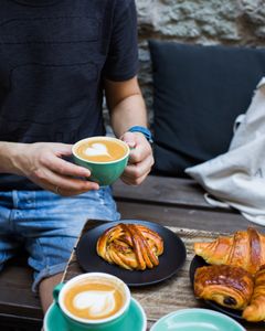 Coffee and pastries, photo by Anna Tukhfatullina on Pexels