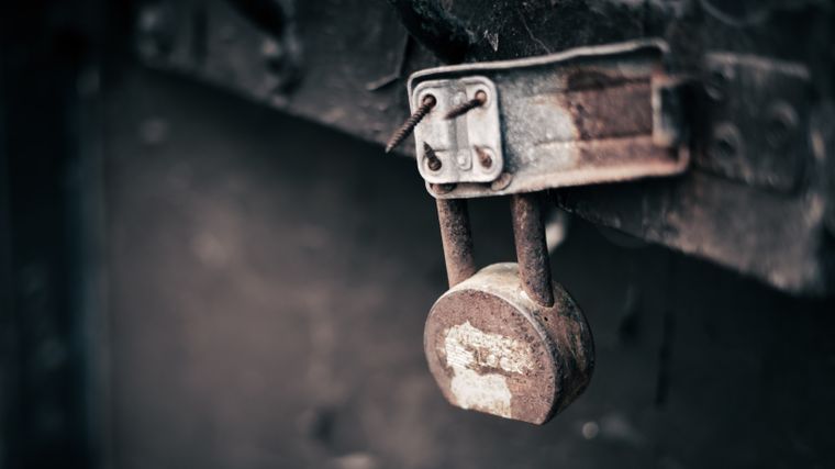 Rusted padlock on a weathered door, photo by Joaquin Lopez on Pexels