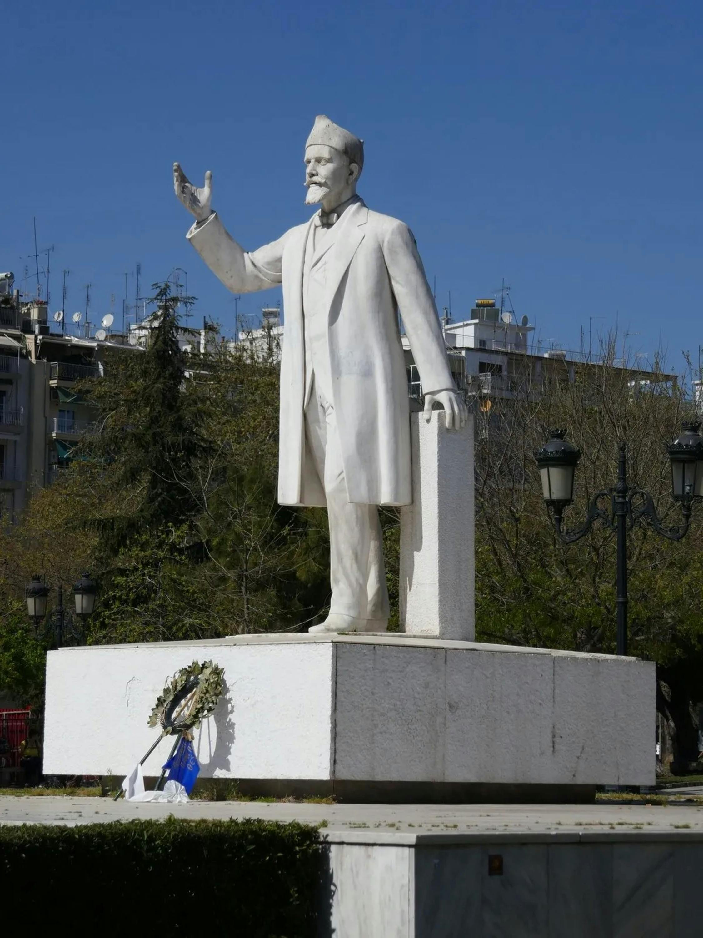 Statue of Eleftherios Venizelos in an urban setting, Thessaloniki.