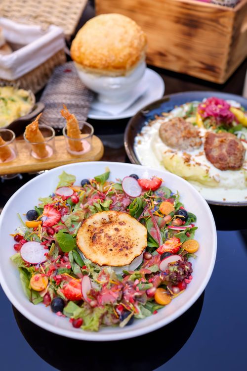 Free Colorful salad with goat cheese, strawberries, and blueberries, perfect for food photography. Stock Photo