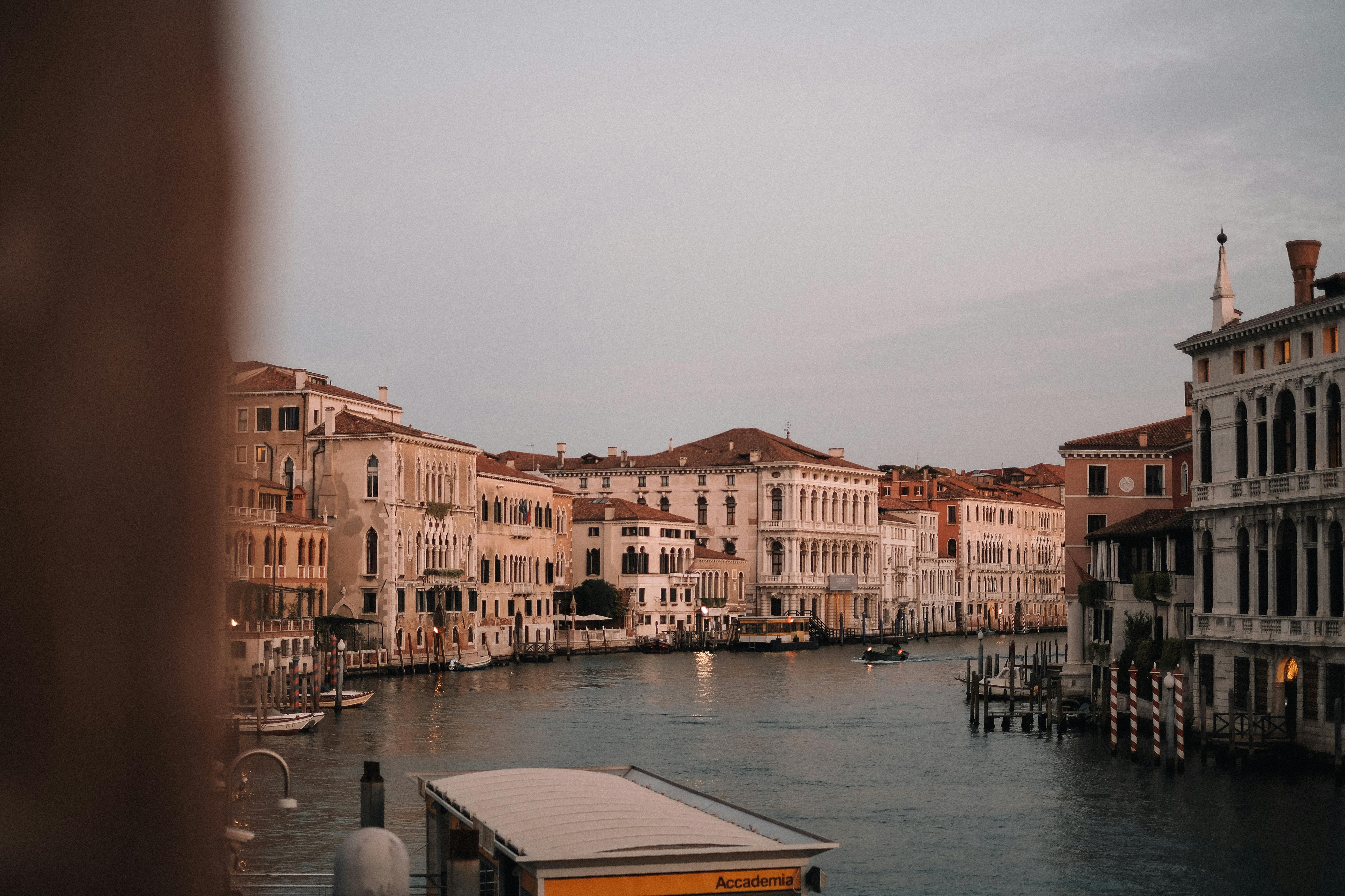 Venesiya bələdçisi: Kanallar üzərində qurulan romantik şəhərin sirrləri və turist marşrutları