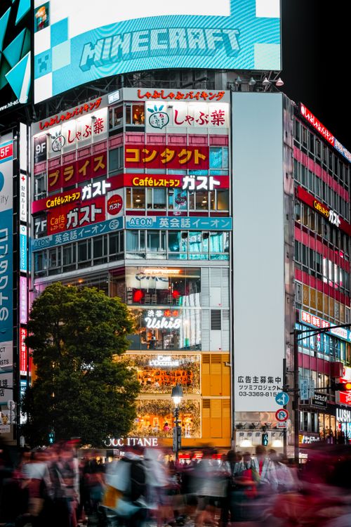 Free Bustling urban nightscape in Shinjuku, Tokyo with vibrant signage. Stock Photo