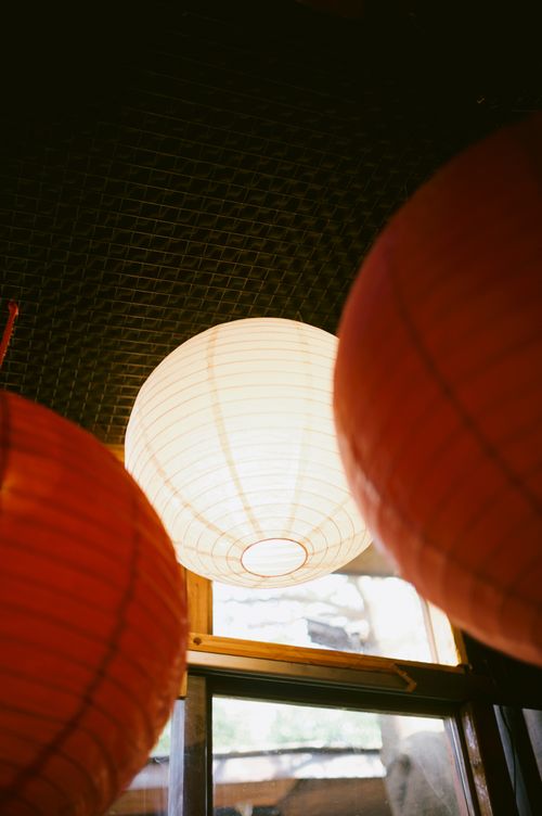 Free A cozy interior setting featuring glowing Asian paper lanterns, enhancing the ambience with warm light. Stock Photo