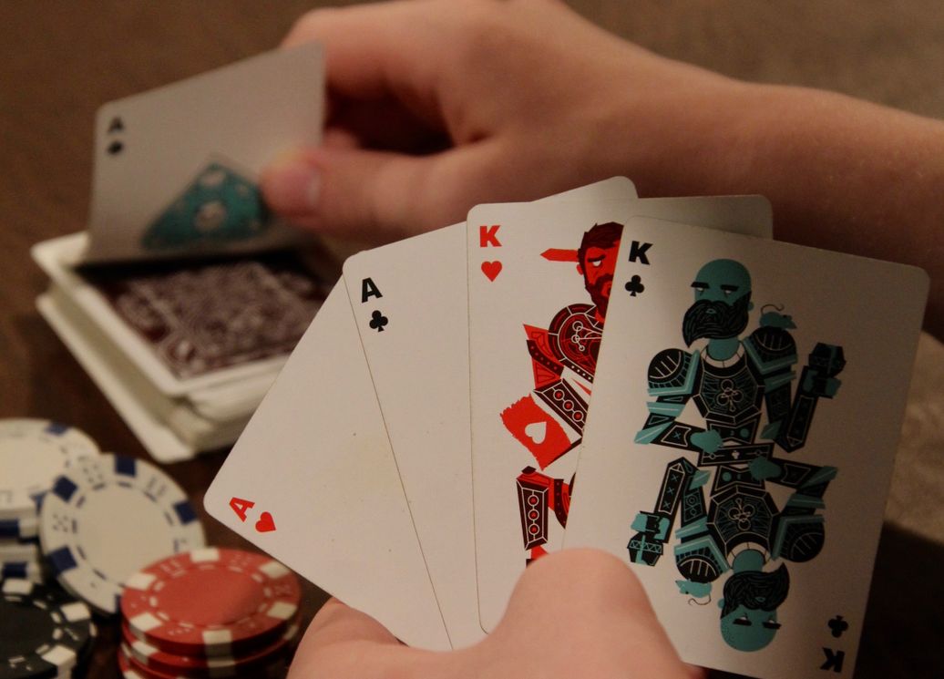 Online Casino: Spielautomaten und Live-Spiele im Überblick