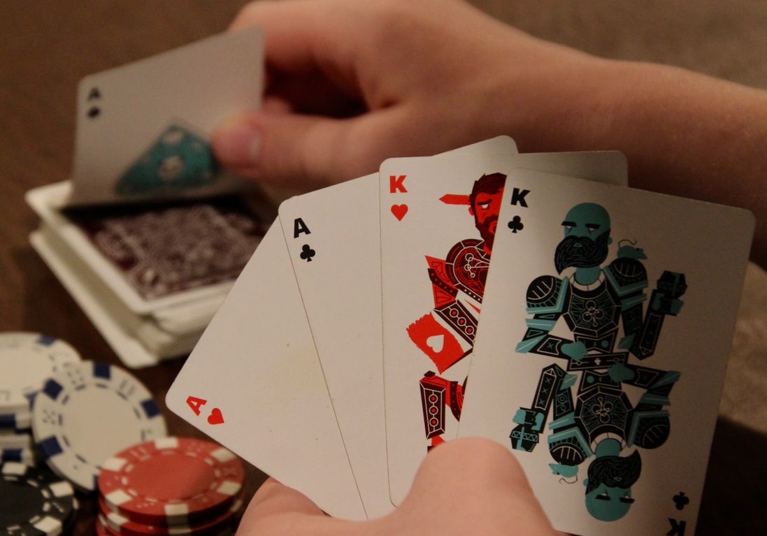 Online Casino: Spielautomaten und Live-Spiele im Überblick