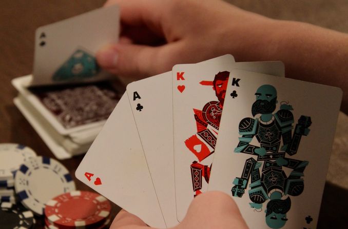Online Casino: Spielautomaten und Live-Spiele im Überblick