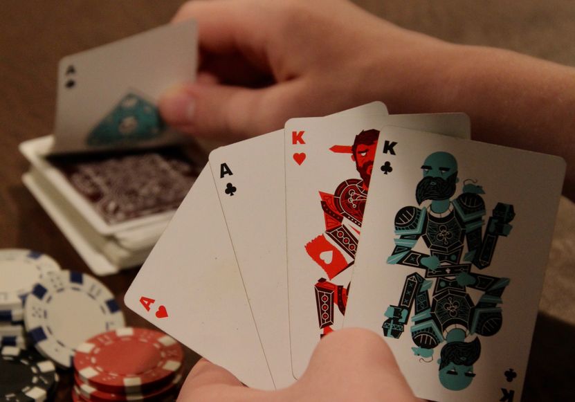 Online Casino: Spielautomaten und Live-Spiele im Überblick