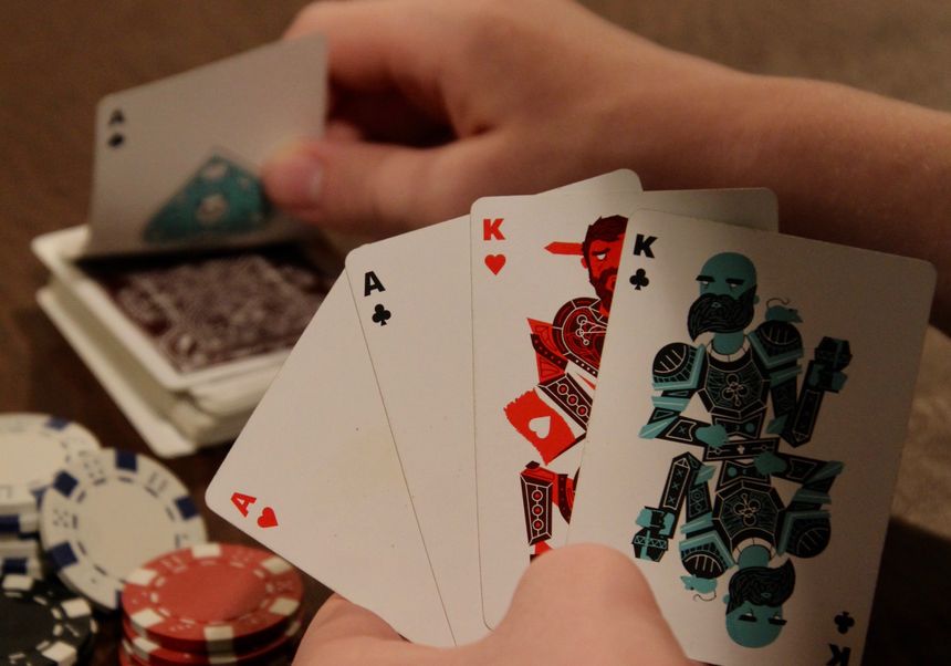 Online Casino: Spielautomaten und Live-Spiele im Überblick