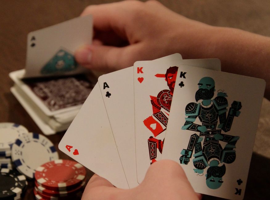 Online Casino: Spielautomaten und Live-Spiele im Überblick