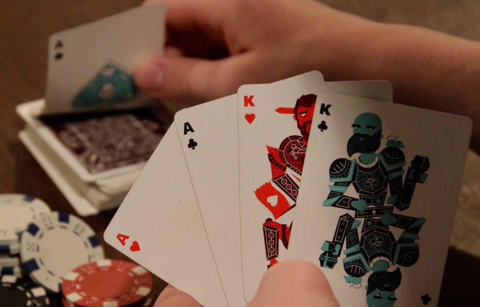 Online Casino: Spielautomaten und Live-Spiele im Überblick