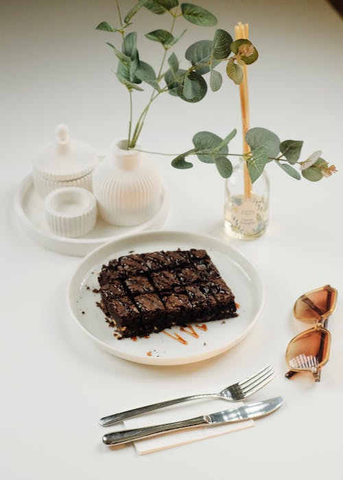 Foto profissional grátis de alimento, bolo, brownie