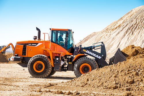 Immagine gratuita di doosan, equipaggiamento pesante, lince rossa