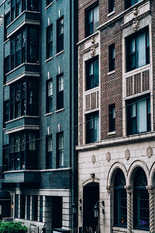 무료 검은 색과 회색 콘크리트 건물 스톡 사진