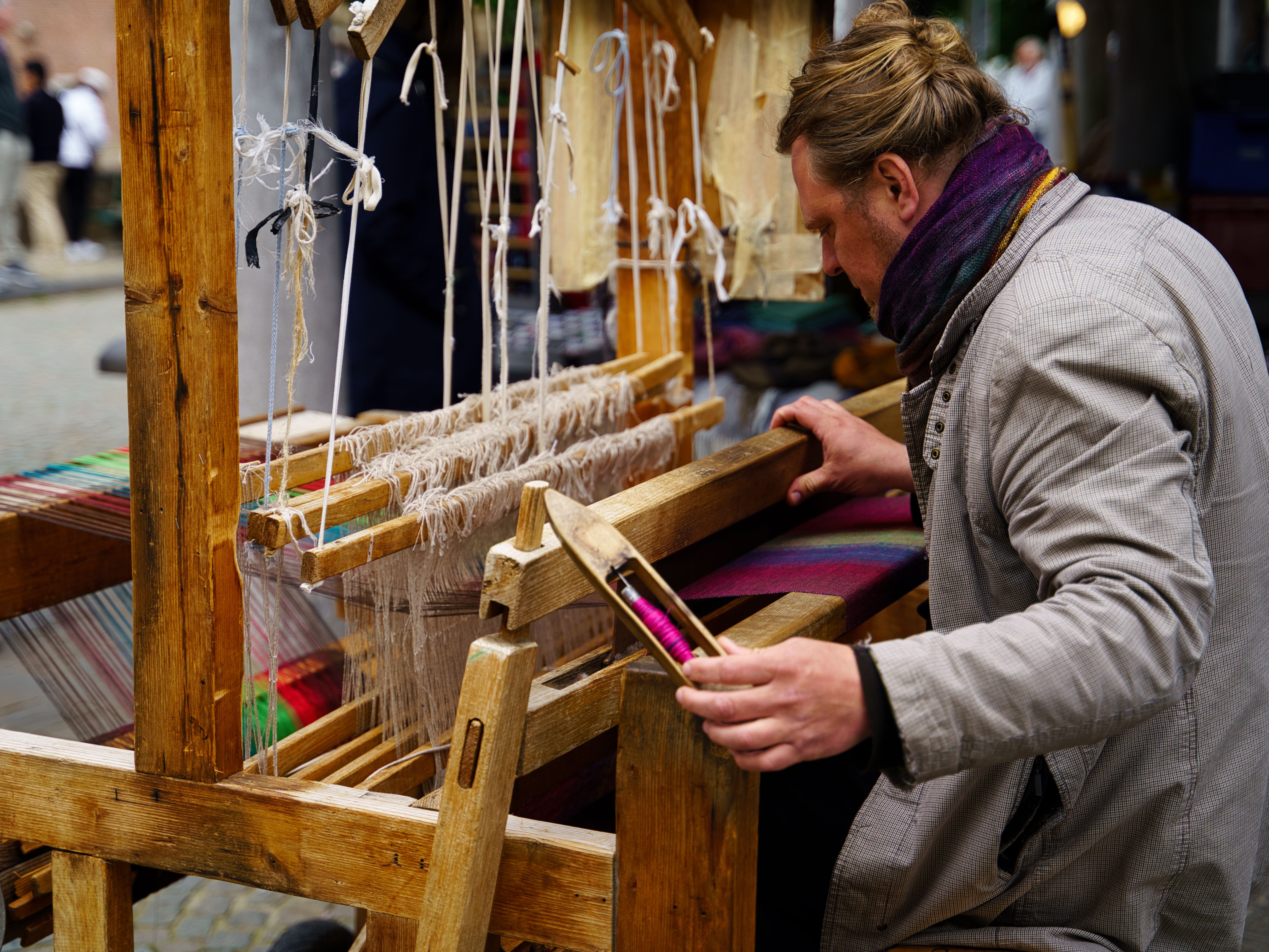 Telar manual con proyecto textil en proceso