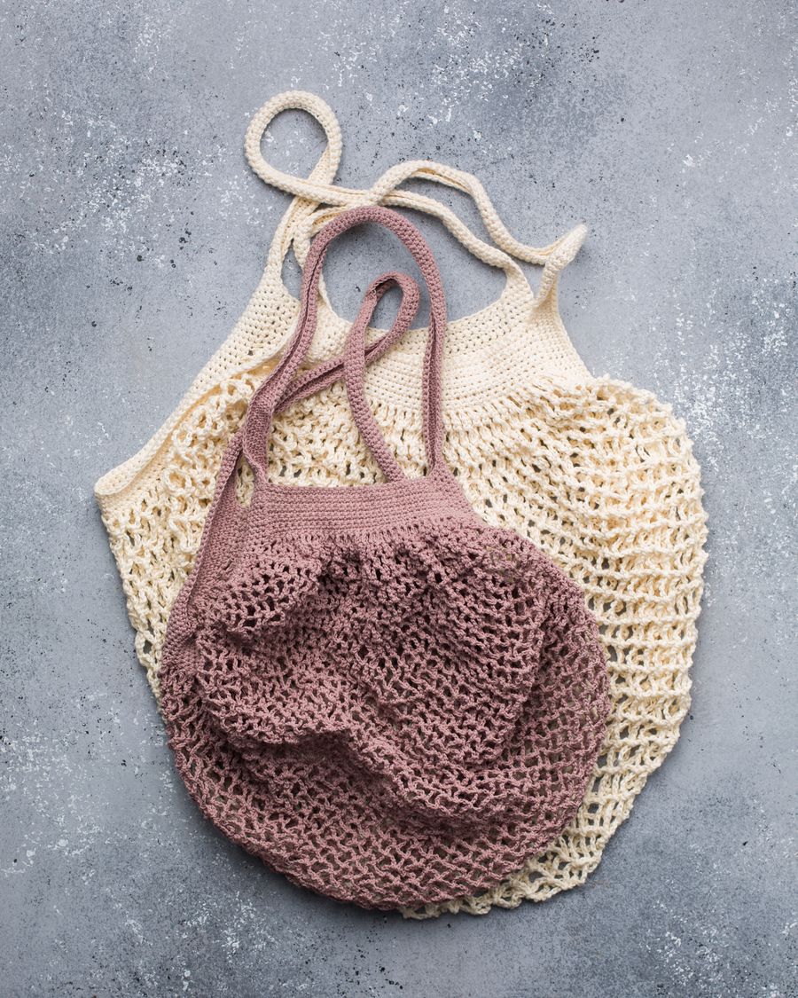 Beige hand-knitted cotton bag, photo by Anna Tukhfatullina Food Photographer/Stylist on Pexels