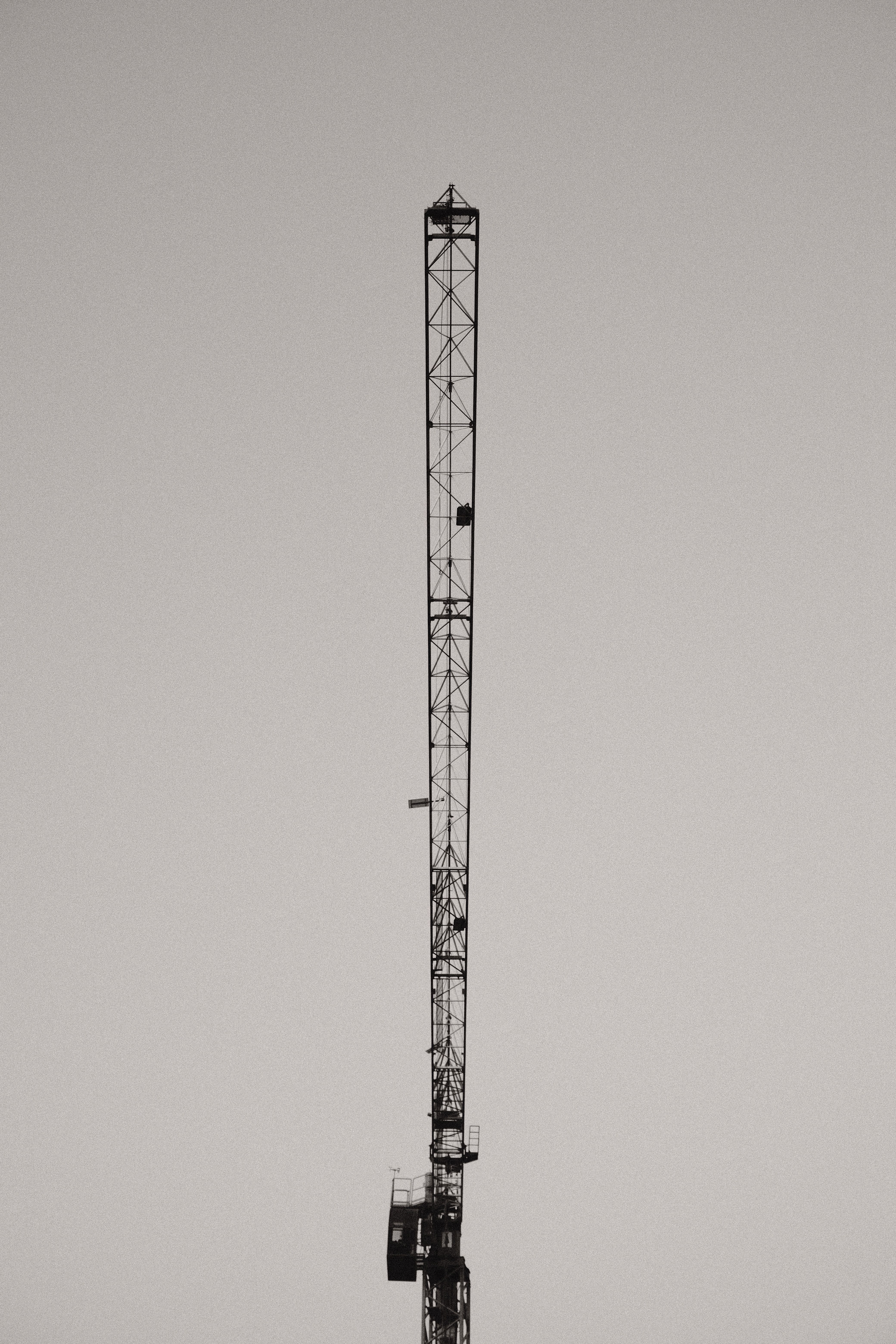 Construction Crane in Black and White · Free Stock Photo