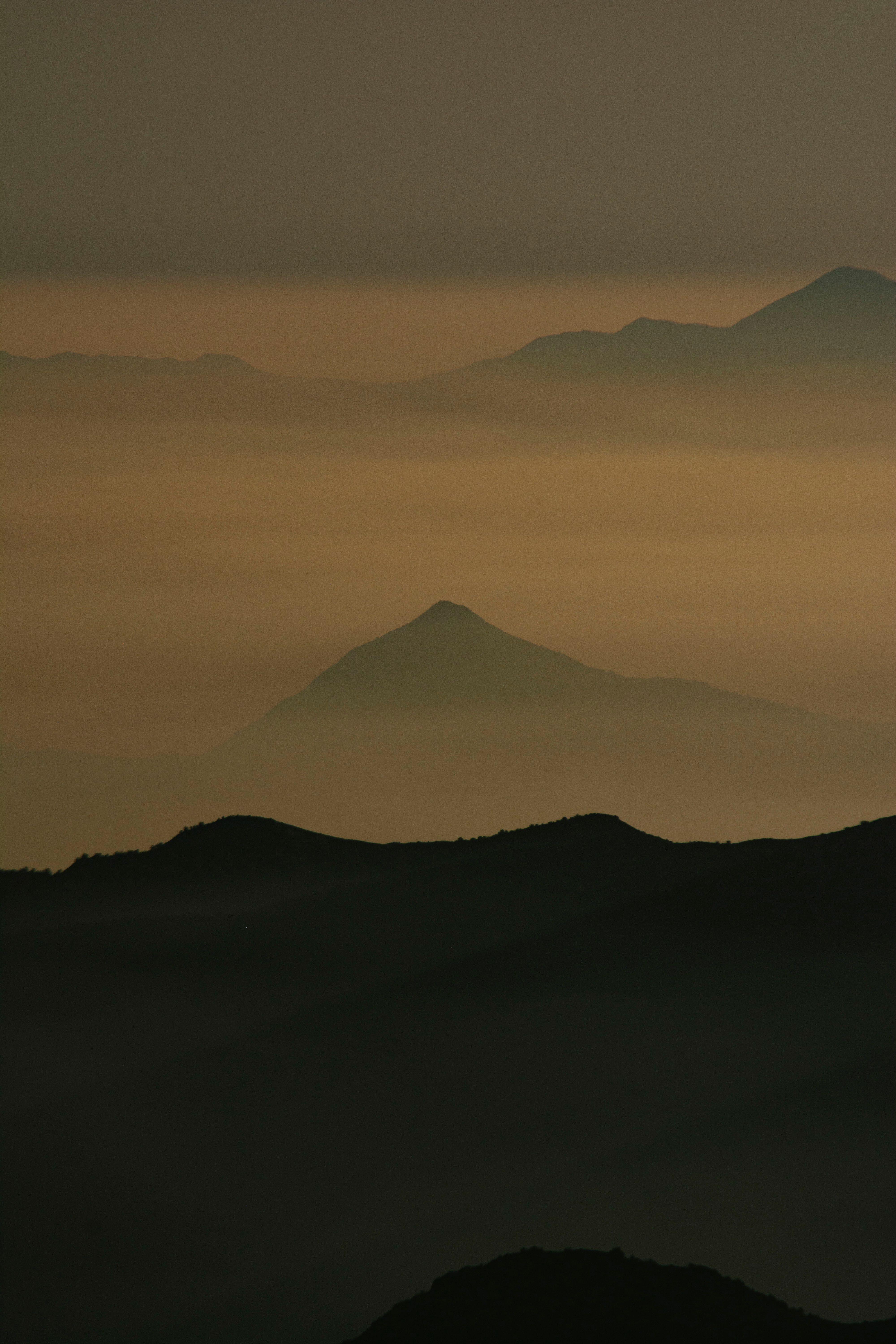 The 10 highest mountain peaks in the United States and their mountaineering significance