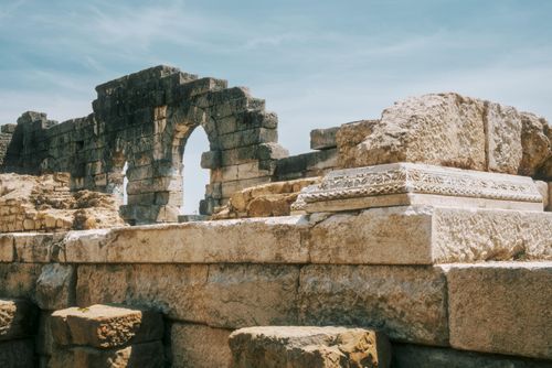 Free Explore ancient stone ruins under a clear sky in Düzce, Türkiye. Perfect for history enthusiasts. Stock Photo