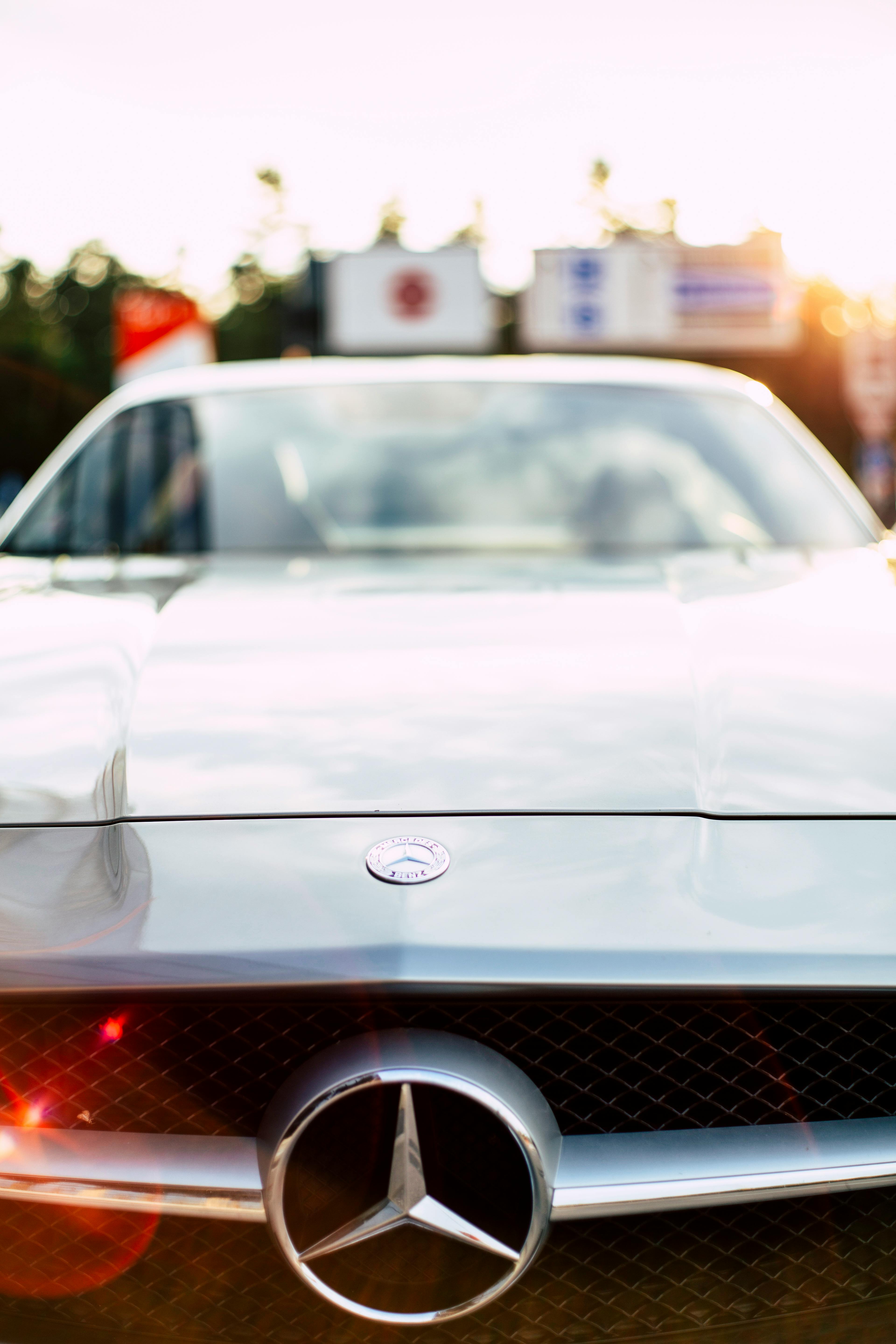 Coupe Parked \u00b7 Free Stock Photo