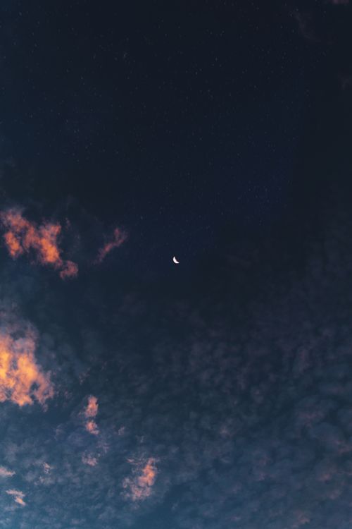 Free Captivating evening sky with a crescent moon and cirrocumulus clouds, perfect for serene background concepts. Stock Photo