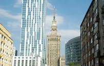 华沙天际线的动态景观在白天展现出其现代与历史建筑