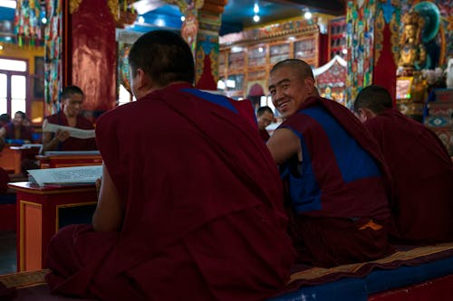 Foto d'estoc gratuïta de adults, bata, Budisme
