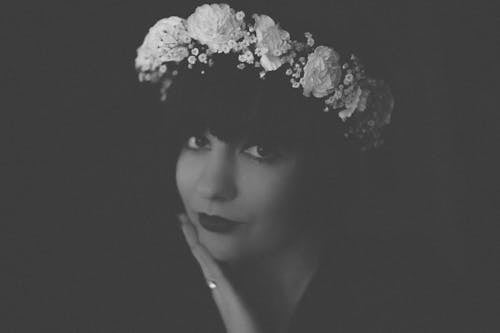 Free Grayscale Photo of a Woman With a Flower Crown Stock Photo