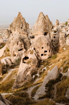 探索土耳其卡帕多西亚令人惊叹的地质构造和洞穴住宅