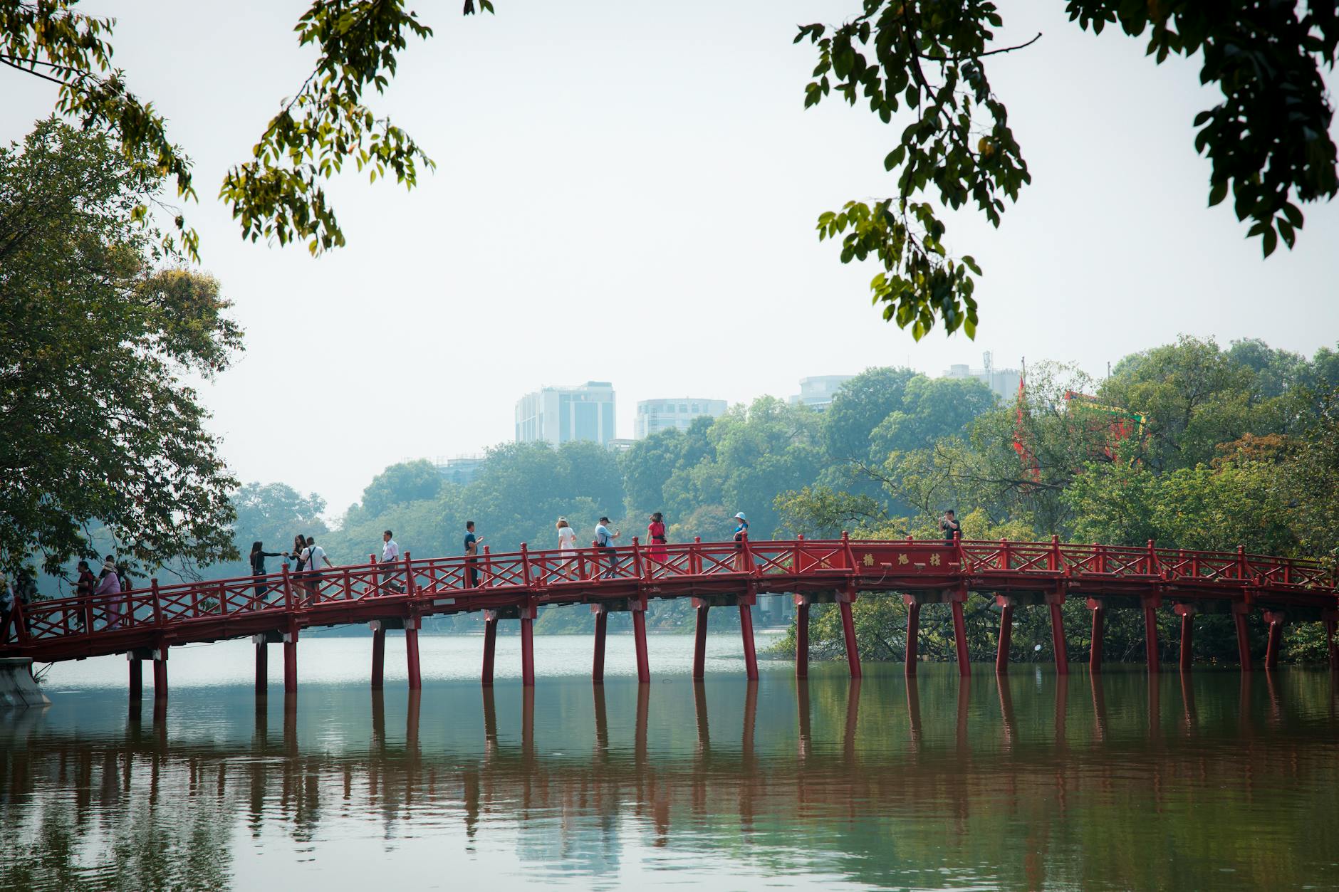 Lakefront & Gardens Walk