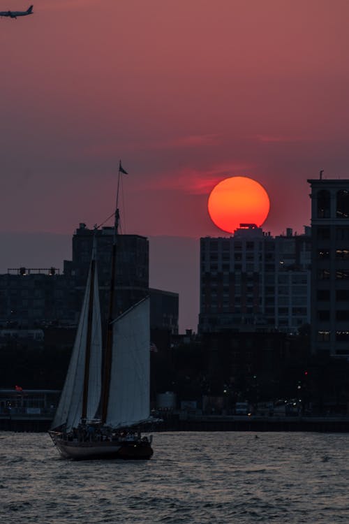 夕日の光, 夕景, 夕焼けの無料の写真素材