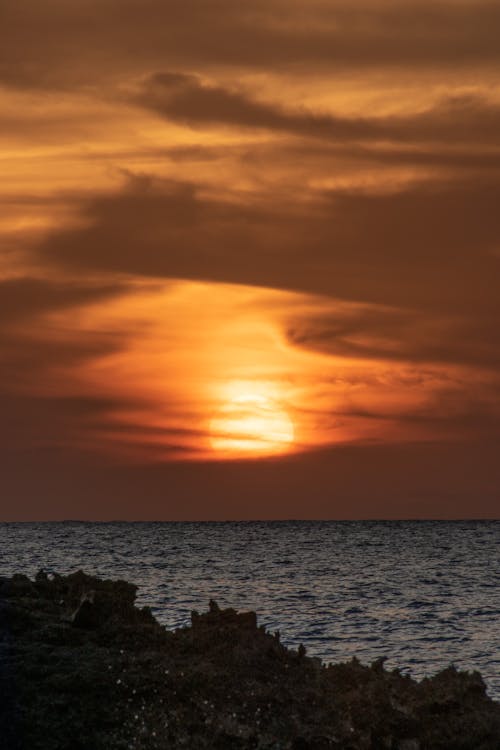 サンセットビーチ, ビーチの夕日, 夕日の光の無料の写真素材