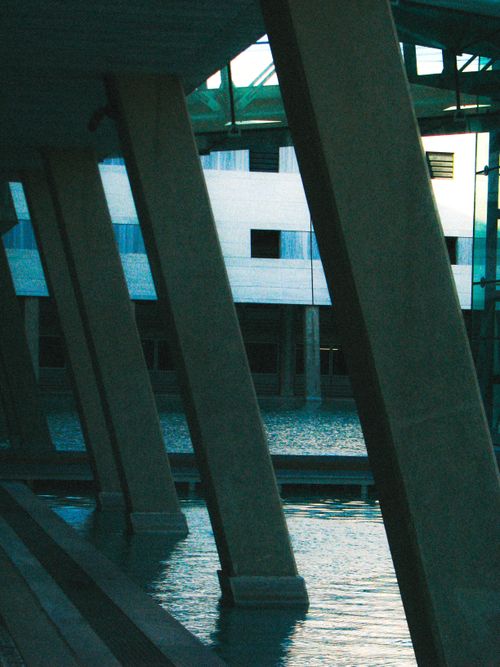 Free Explore the modern architectural design with water reflections in Ankara, Türkiye. Stock Photo