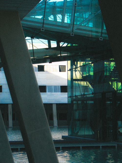 Free Modern glass building reflecting urban design in Ankara, Türkiye. Stock Photo