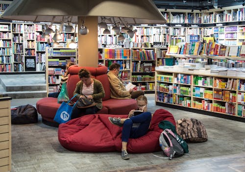 Kostnadsfri bild av bibliotek, böcker, bokhyllor