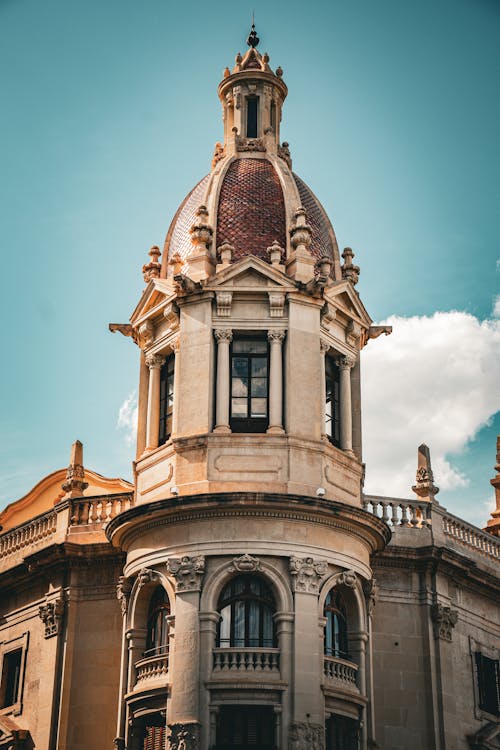 A building with a clock on top and a blue sky