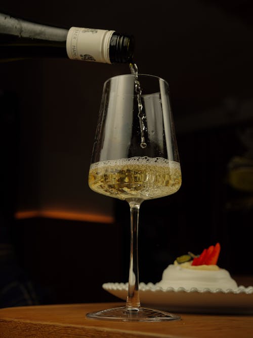 Darmowe zdjęcie z galerii z alkohol, bar, białe wino