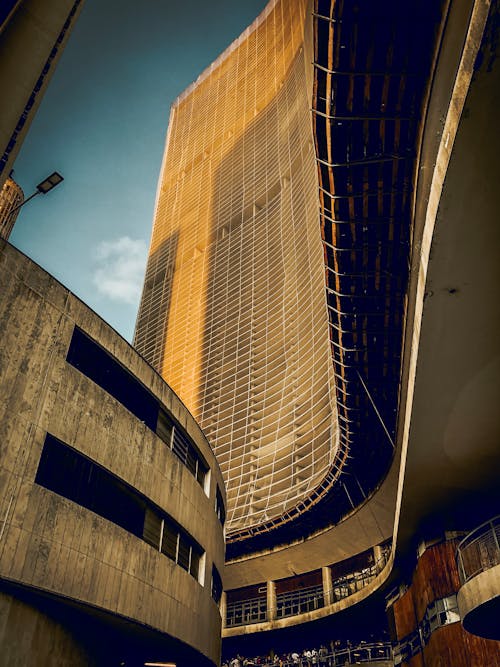 Edificio Grigio E Bianco