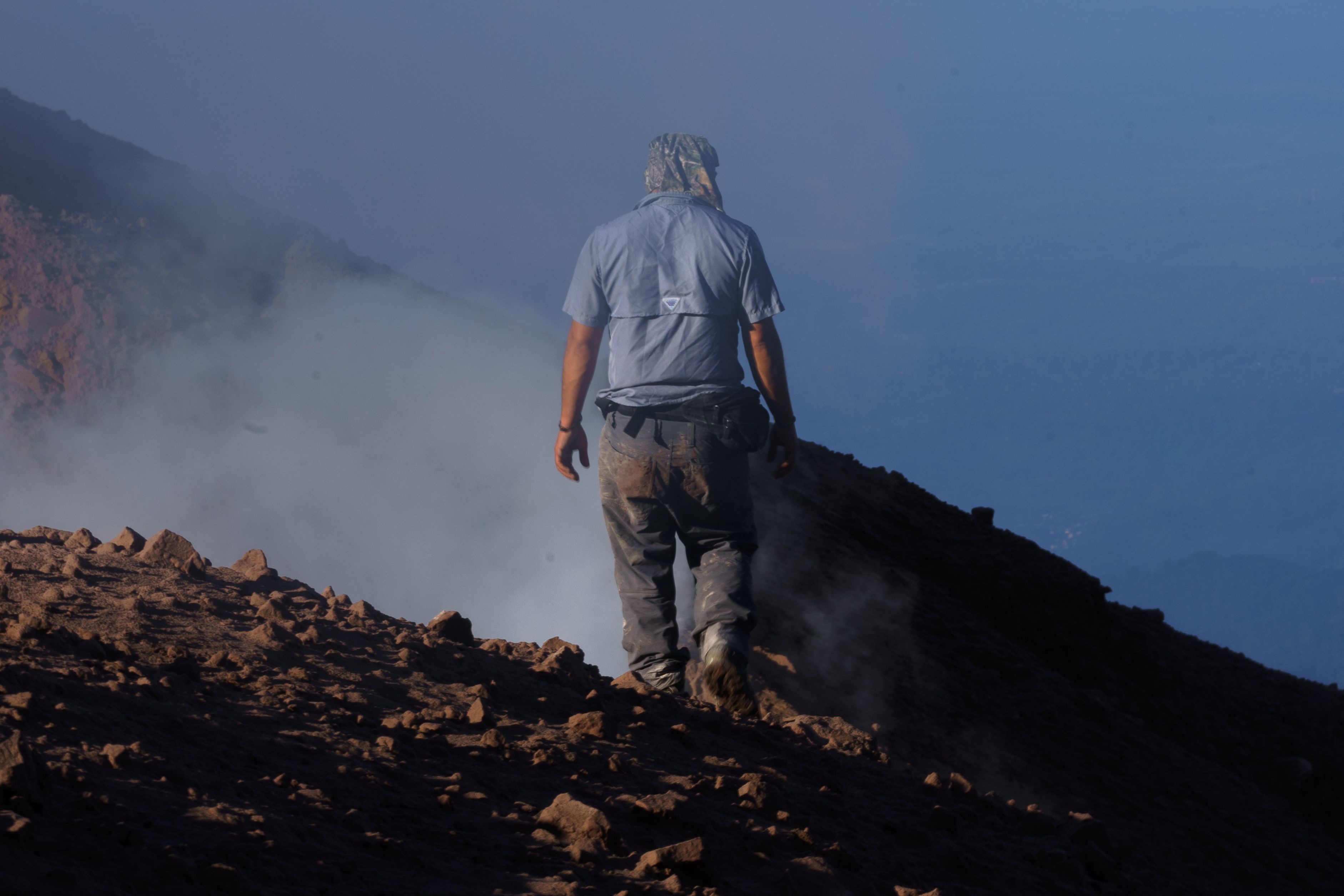 hiker trail wildfire smoke mountain
