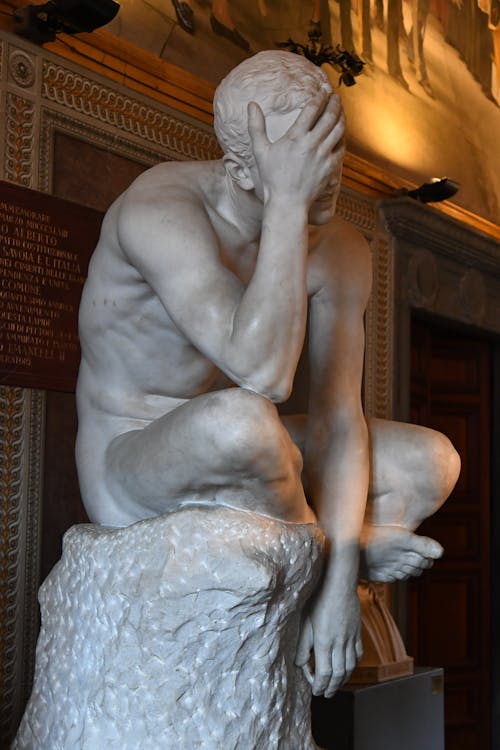 A statue of a man sitting on a bench