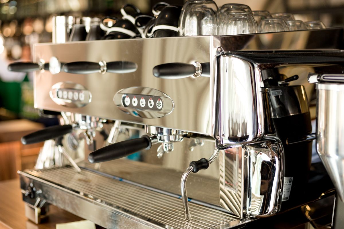 CM1663 slim stainless-steel espresso machine, best-seller in USA, Middle East and Europe