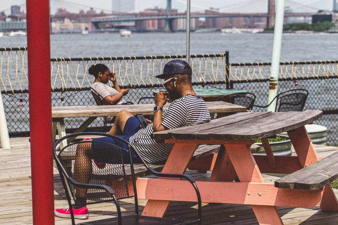 Gratis lagerfoto af afslapning, bayside, blå hat