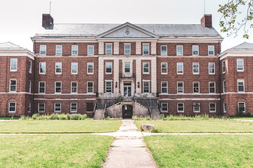 Architectural Photography of Brown and Gray House