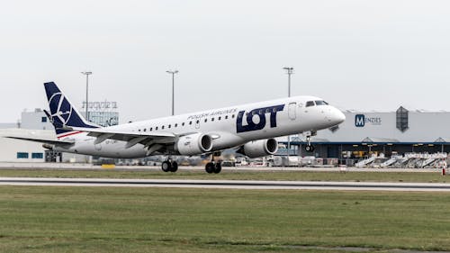 Foto d'estoc gratuïta de aeròdrom, aerolínia, aeroport