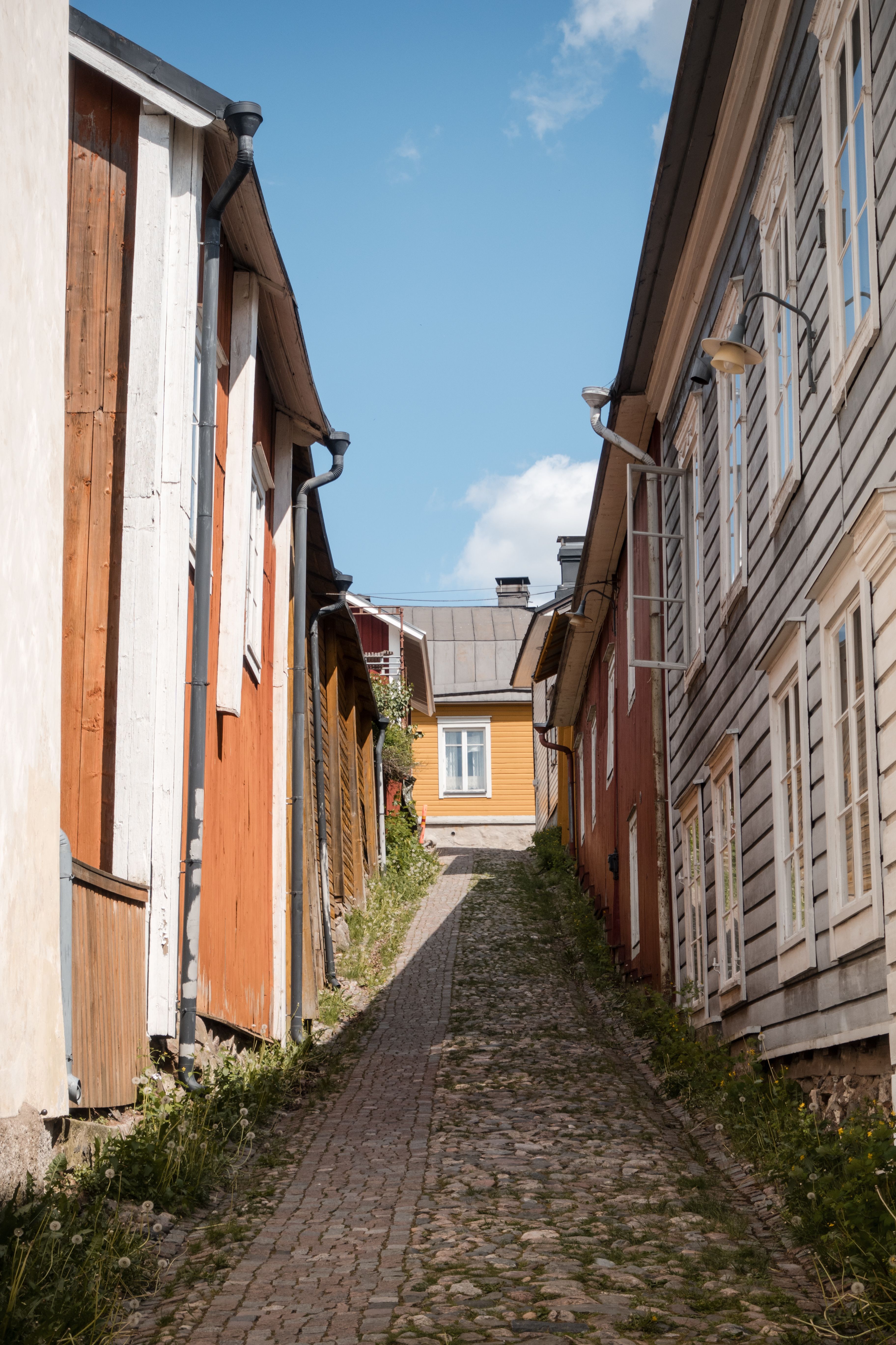 A Narrow, Cobblestone Alley between Buildings · Free Stock Photo